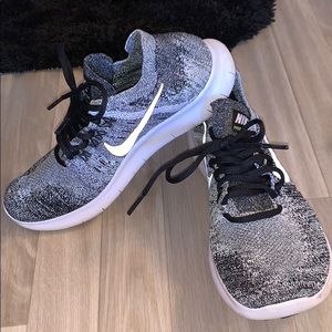 Nike women free run shoes